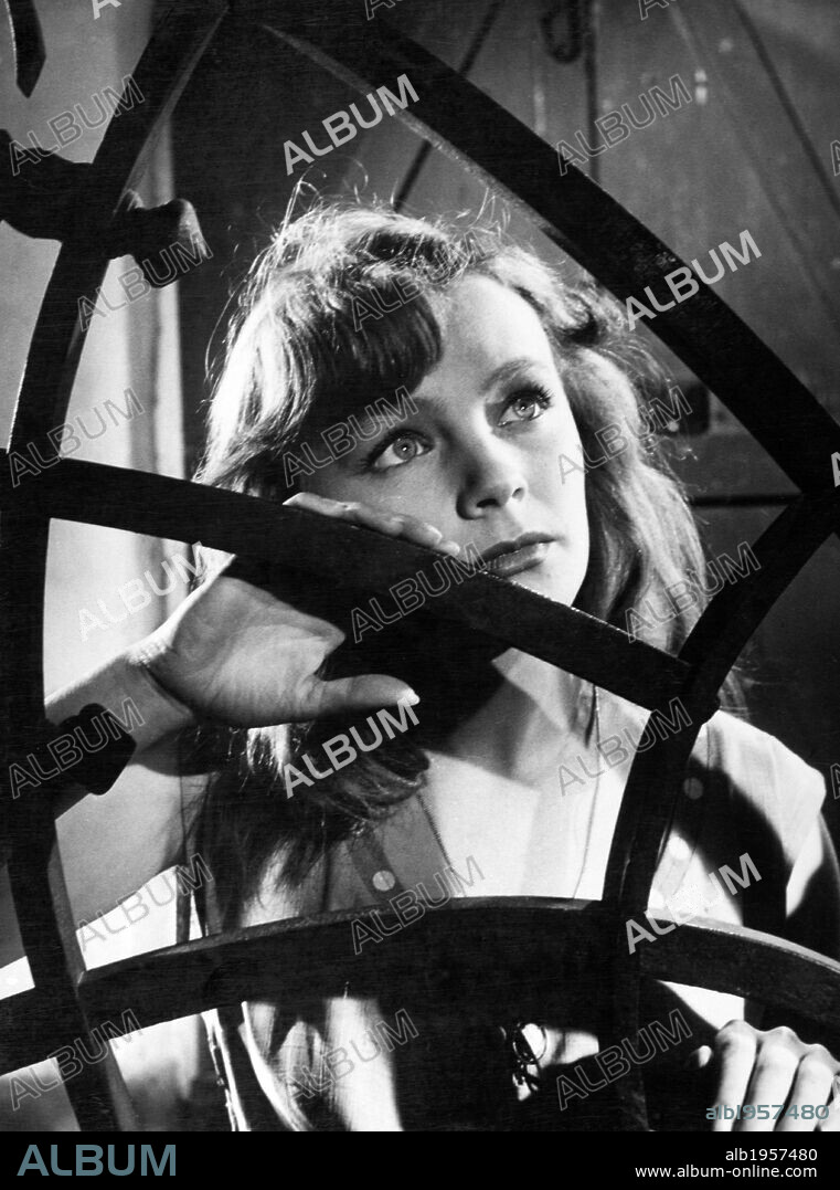DANY ROBIN in JULIETTA, 1953, directed by MARC ALLEGRET. Copyright INDUS FILMS/PANTHEON PRODUCTIONS.