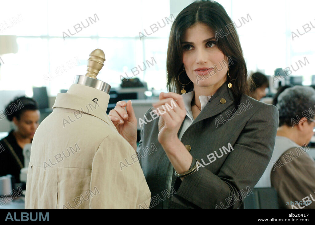 IDINA MENZEL en ENCANTADA: LA HISTORIA DE GISELLE, 2007 (ENCHANTED), dirigida por KEVIN LIMA. Copyright WALT DISNEY PICTURES / WETCHER, BARRY.