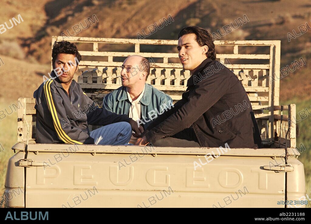 FATSAH BOUYAHMED, JAMEL DEBBOUZE et TEWFIK JALLAB dans NÉ QUELQUE PART, 2013, réalisé par MOHAMED HAMIDI. Copyright QUAD PRODUCTIONS.