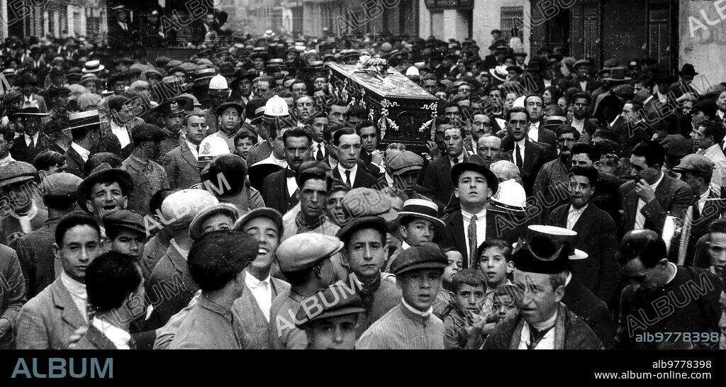 Mayo 1922. Sevilla. Entierro de Varelito.
Manifestacion de duelo que Acompaño al Cadaver del infortunado Torero.