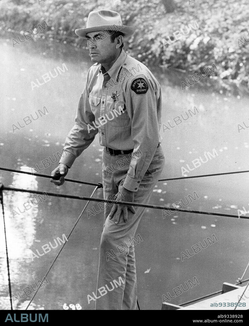GREGORY PECK en YO VIGILO EL CAMINO, 1970 (I WALK THE LINE), dirigida por JOHN FRANKENHEIMER. Copyright COLUMBIA PICTURES.