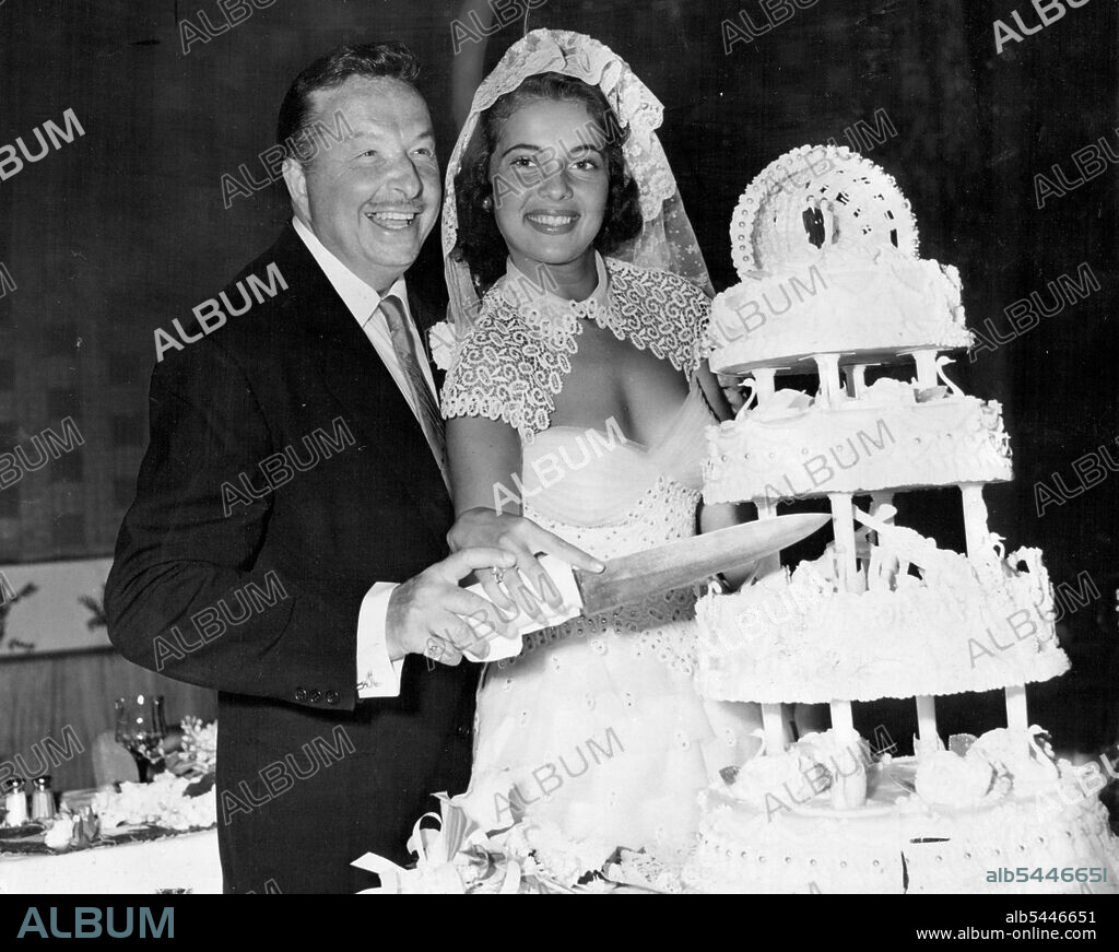 Rhumba King Xavier Cugat and Singer Abbe Lane Cut Their wedding cake at Miami Beach, Florida, May 5, 1952, after their wedding at the Casablanca Hotel. Xavier Cugat and Abbe Lane used a fearsome-looking knife to cut the wedding-cake after their marriage in 1952 at a hotel in Miami, Florida. July 27, 1955.