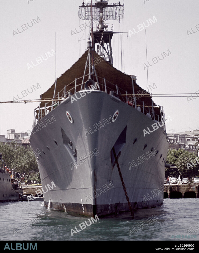 PROA DE MINADOR EN EL PUERTO DE SANTANDER - II SEMANA NAVAL DE SANTANDER JULIO 1968.