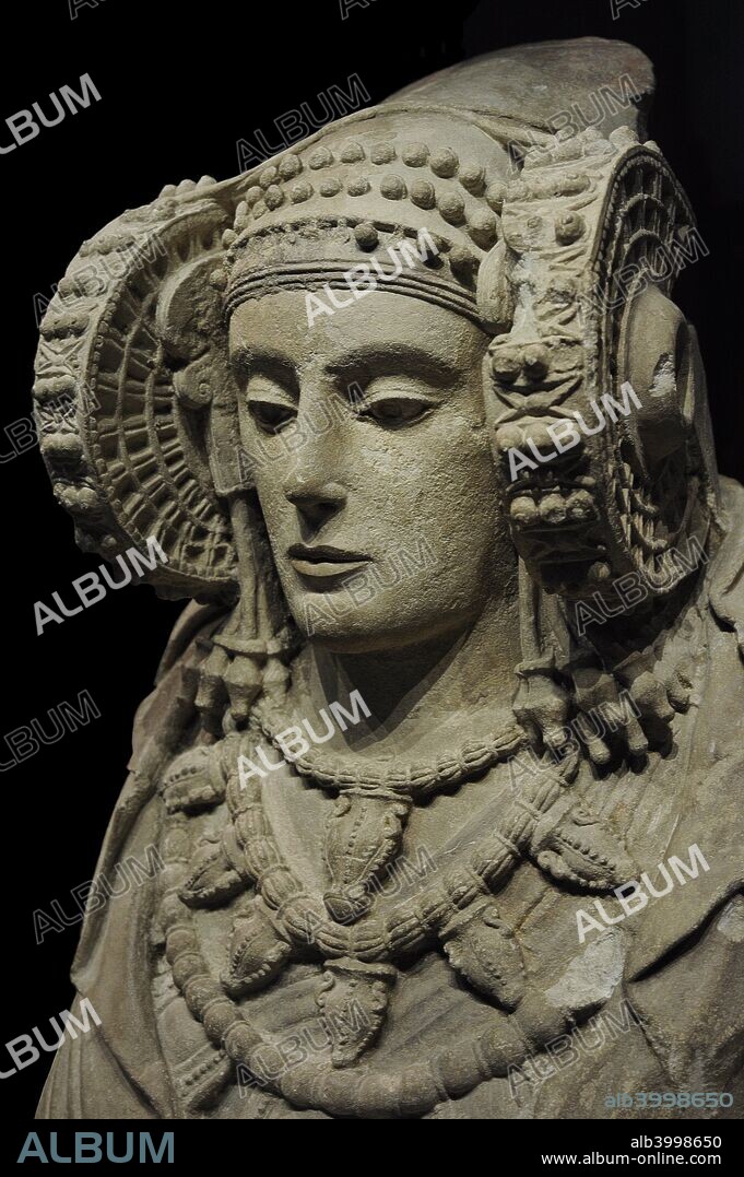 Dama de Elche. Busto femenino íbero, originalmente policromado. Siglos V-IV a. C. Piedra caliza. Detalle. Procedente del Yacimiento de La Alcudia (Elche, provincia de Alicante, Comunidad Valenciana). Museo Arqueológico Nacional. Madrid. España.