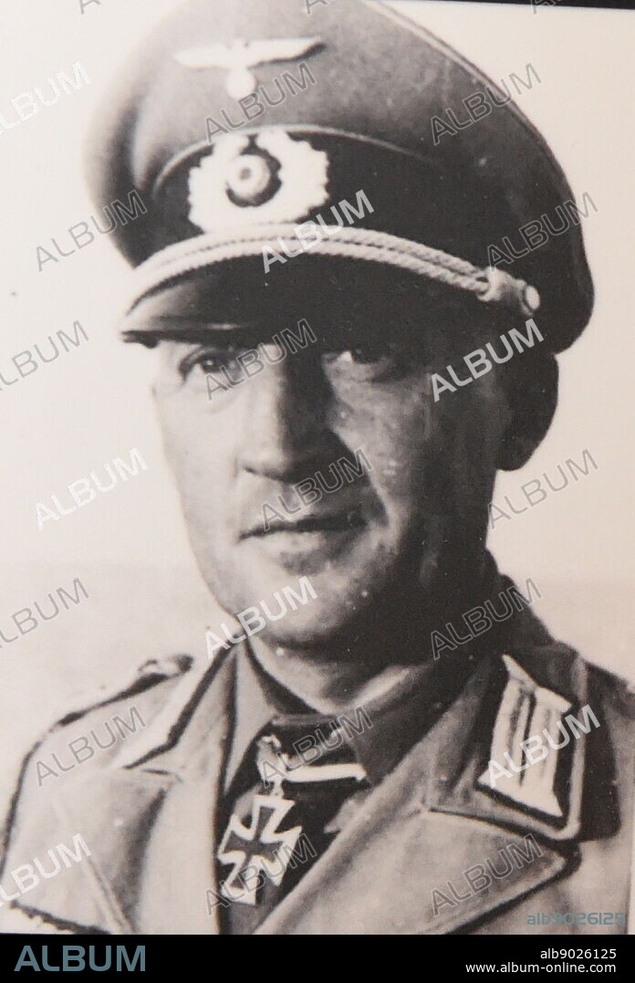 Maximilian Karl Otto von Herff (1893 - 6 September 1945) German senior SS commander during the Nazi era. He served as head of the SS Personnel Main Office from 1942 to 1945.