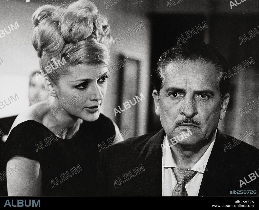ARTURO DE CORDOVA in CENA DE MATRIMONIOS, 1962. Copyright PRODUCCIONES BALCAZAR.
