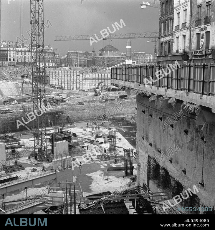 Paris, Forum des Halles. Erbaut an der Stelle der abgerissenen Markthallen (fertiggestellt 1979; Arch.: Claude Vasoni u. Georges Pencreach). Blick auf die Baustelle. Foto, um 1976.