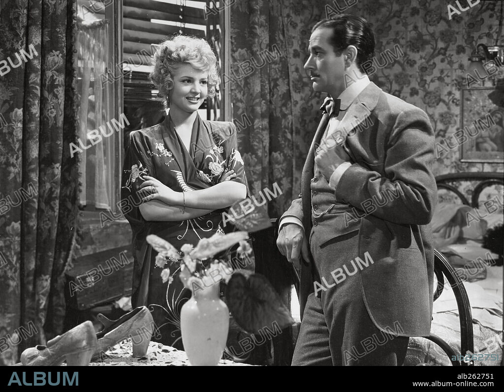ENRIQUE GUITART y SARA MONTIEL en VIDAS CONFUSAS, 1949, dirigida por JERONIMO MIHURA.