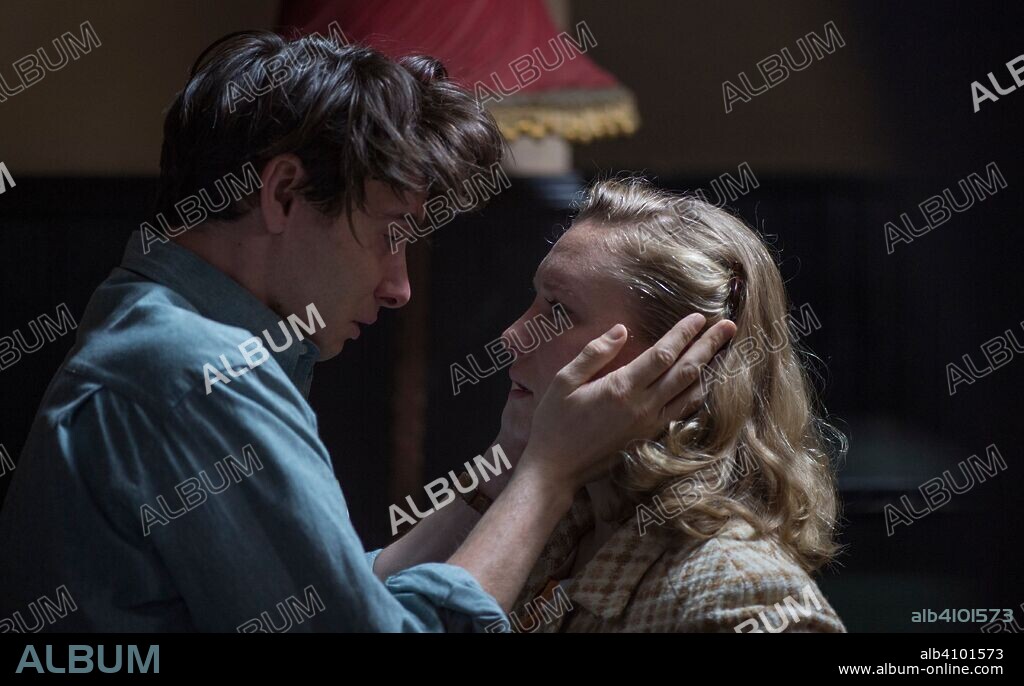 ANNIE STARKE and HARRY LLOYD in THE WIFE, 2017, directed by BJORN RUNGE. Copyright Embankment Films.