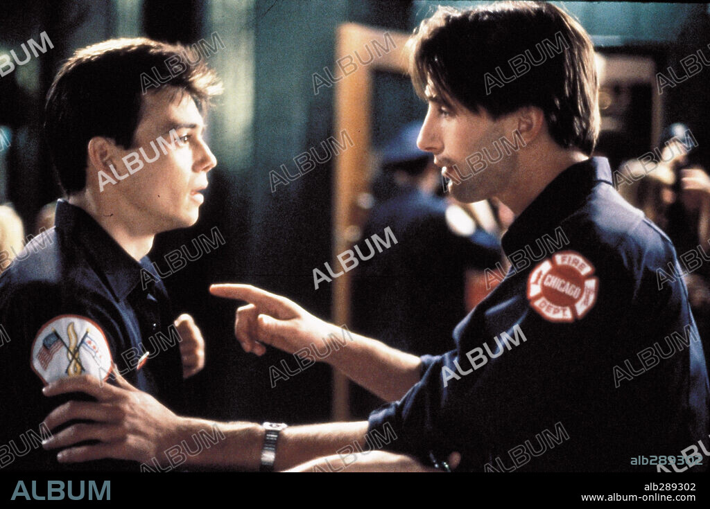 JASON GEDRICK and WILLIAM BALDWIN in BACKDRAFT, 1991, directed by RON HOWARD. Copyright UNIVERSAL PICTURES.