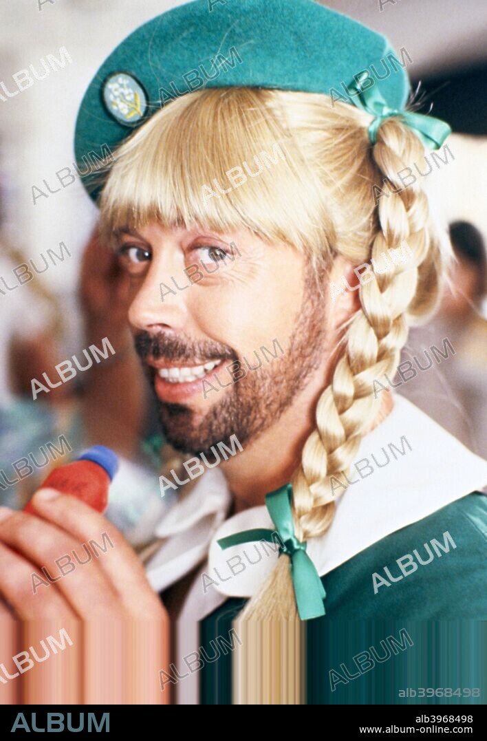 TIM CURRY en CON EL ARMA A PUNTO, 1993 (LOADED WEAPON 1). Copyright NEW LINE CINEMA.