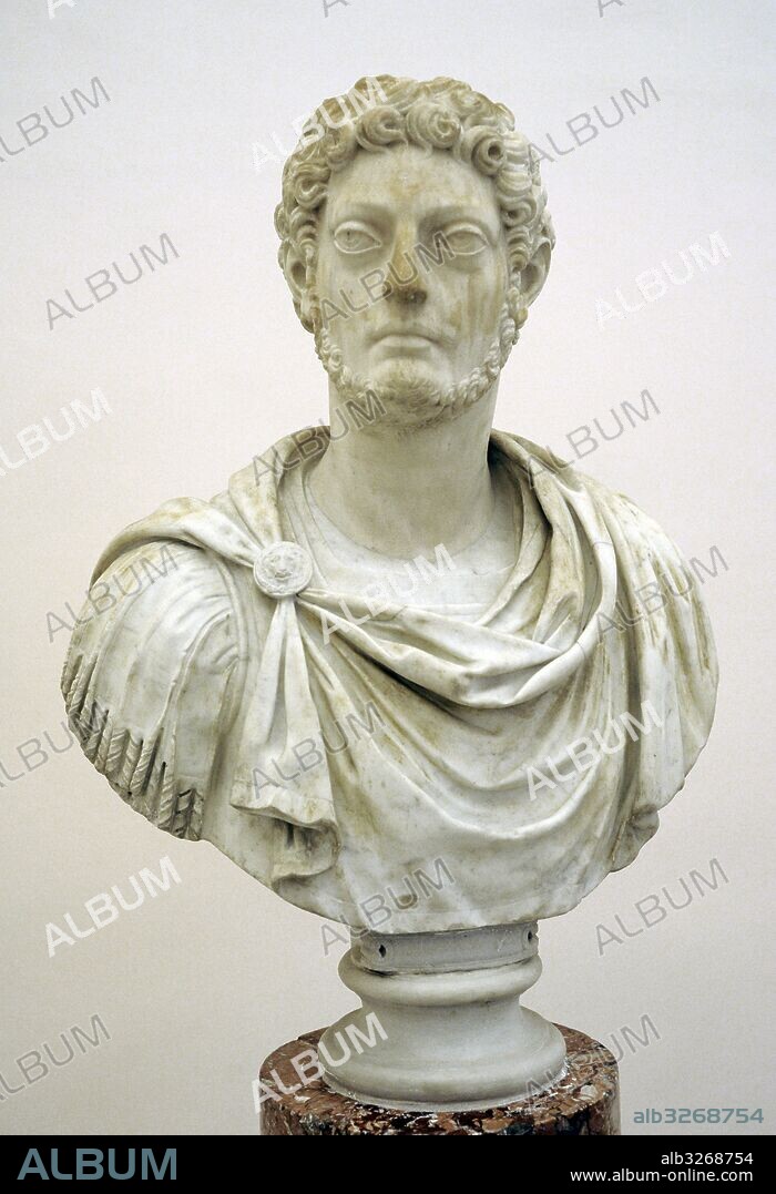 Escultura, llamado Cómodo. Siglo XVI. Creación renacentista en un conjunto antiguo con busto sin relación. Museo Arqueológico Nacional Nápoles. Italia.