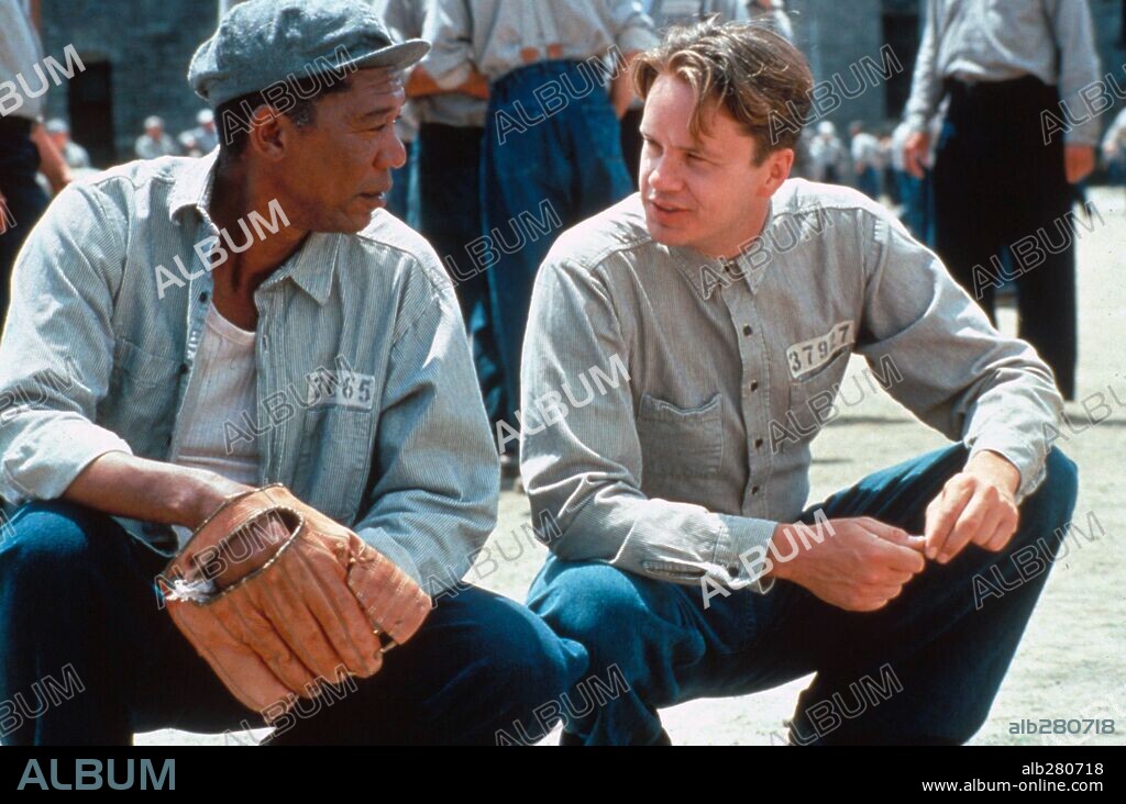 MORGAN FREEMAN und TIM ROBBINS in THE SHAWSHANK REDEMPTION, 1994, unter der Regie von FRANK DARABONT. Copyright CASTLE ROCK ENTERTAINMENT.