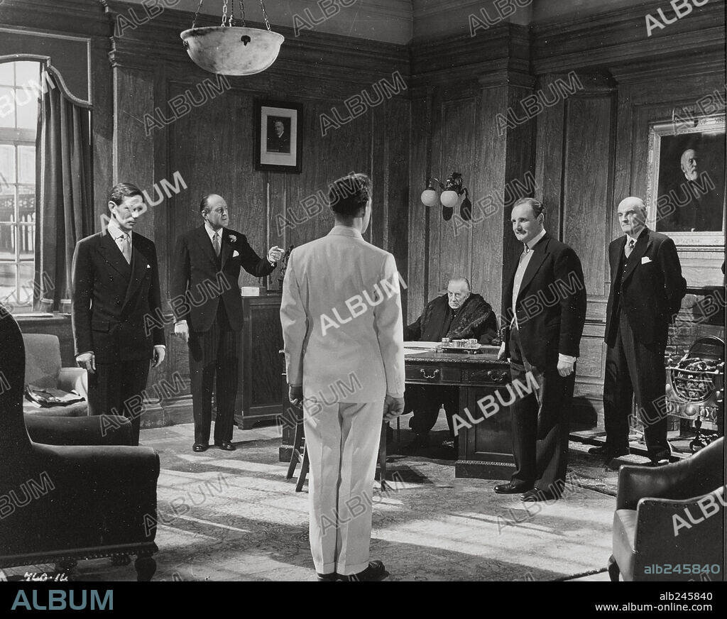ALEC GUINNESS, CECIL PARKER, ERNEST THESIGER, HOWARD-MARION CRAWFORD and MICHAEL GOUGH in THE MAN IN THE WHITE SUIT, 1951, directed by ALEXANDER MACKENDRICK. Copyright EALING STUDIOS.
