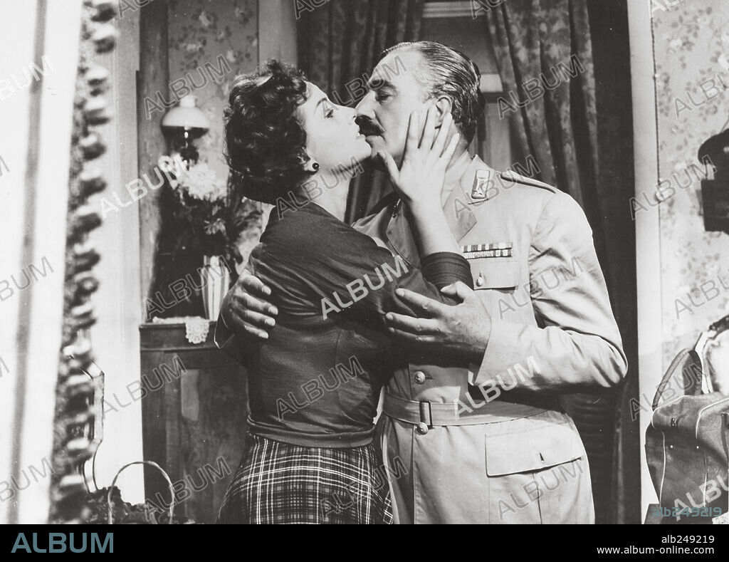 MARISA MERLINI and VITTORIO DE SICA in FRISKY, 1954 (PANE, AMORE E GELOSIA), directed by LUIGI COMENCINI. Copyright TITANUS.