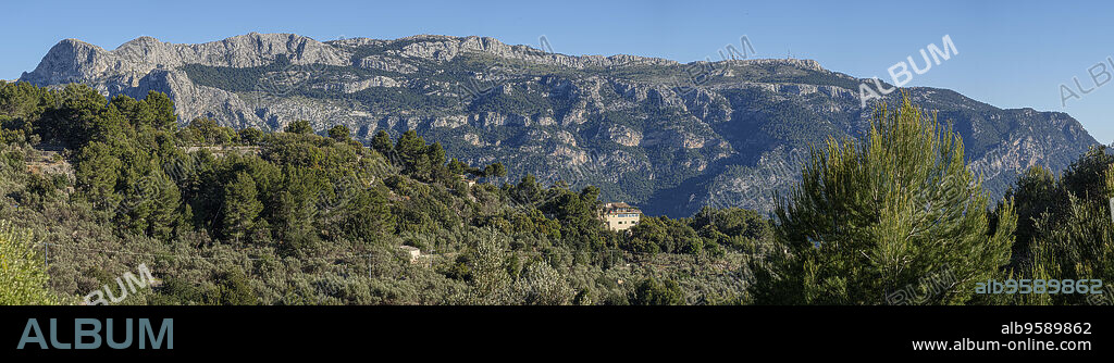 mirador de Ses Barques y sierra de Alfabia 1067 metros, Fornalutx, Mallorca, Balearic Islands, Spain.