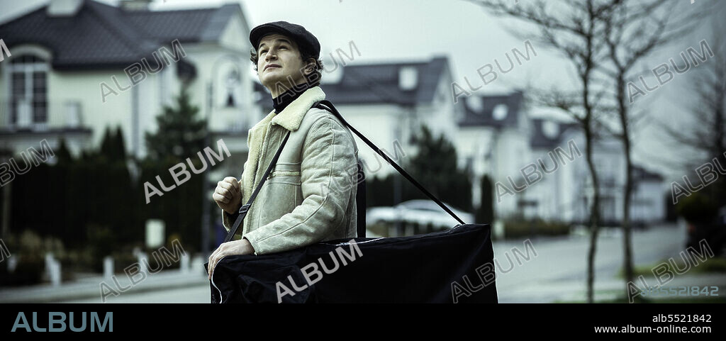 ALEC UTGOFF in NEVER GONNA SNOW AGAIN, 2020 (SNIEGU JUZ NIGDY NIE BEDZIE), directed by MALGORZATA SZUMOWSKA and MICHAL ENGLERT. Copyright Lava Films / Match Factory Productions.