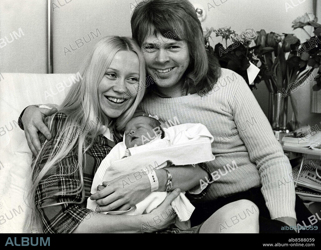 Arkiv 1973. Björn Ulvaeus, sångare och textförfattare. Här tillsammans med hustrun Agnetha Fältskog och dottern Linda Elin.. Foto: Svenskt Pressfoto/Scanpix. Kod:20360. Scanpix Sweden.
