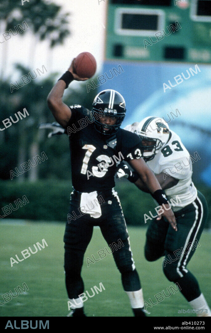 JAMIE FOXX in ANY GIVEN SUNDAY, 1999, directed by OLIVER STONE. Copyright WARNER/ILLUSION ENT./ITXLAN CORP.