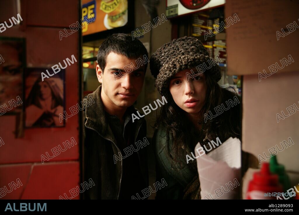 ABEL AYALA y MIRANDA BODENHOFER en EL BAILE DE LA VICTORIA, 2009, dirigida por FERNANDO TRUEBA. Copyright FERNANDO TRUEBA P.C. S.A.