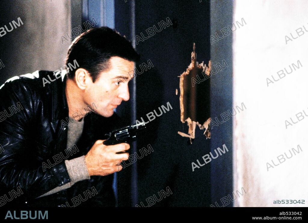 ROBERT DE NIRO en HUIDA A MEDIANOCHE, 1988 (MIDNIGHT RUN), dirigida por MARTIN BREST. Copyright UNIVERSAL PICTURES.