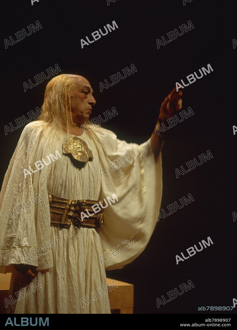 JOSE TAMAYO. JOSE MARIA RODERO INTERPRETANDO A ENRIQUE IV - ADAPTACION DE LA NOVELA DE PIRANDELLO.