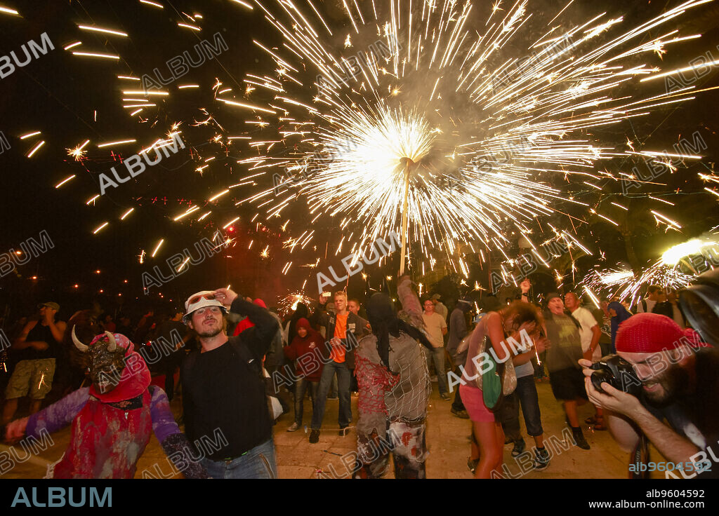 Correfoc, fiesta de demonios y fuego.Fiestas de Sant Joan.Palma.Mallorca.Islas Baleares. España.