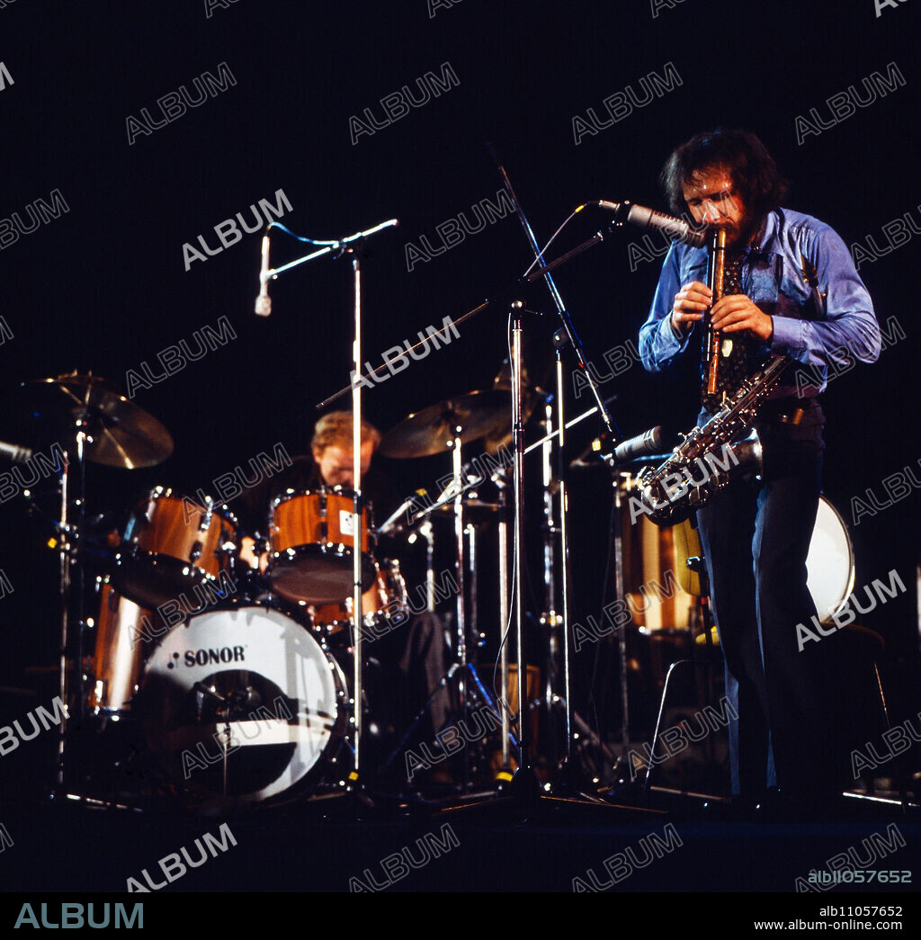 Vladimir Petrovich Tarasov, Russian drummer of the avant-garde jazz movement, plays together with Vladimir Nikolaevich Chekassin, Russian saxophonist (here on the recorder), Germany around 1978.