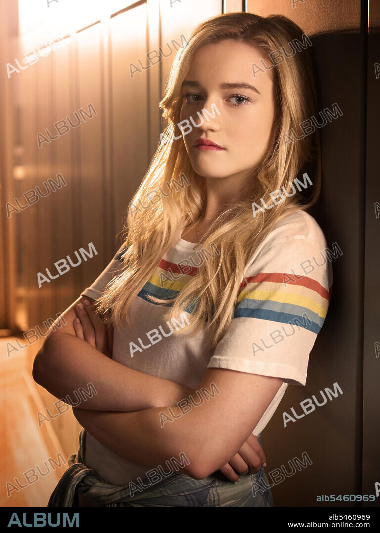 JULIA GARNER dans DIRTY JOHN, 2020, réalisé par KAT CANDLER. Copyright ATLAS ENTERTAINMENT.