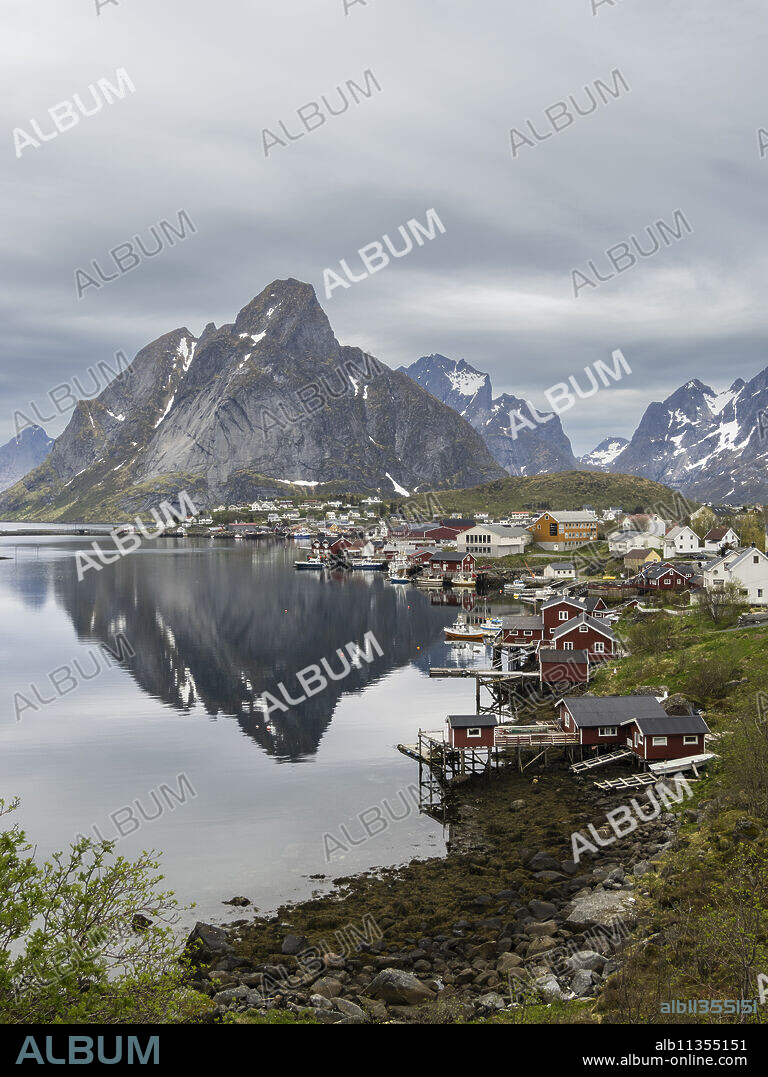 A view of the town of Reine, a fishing village on Moskenesoya in the Lofoten archipelago, Norway, Scandinavia, Europe.