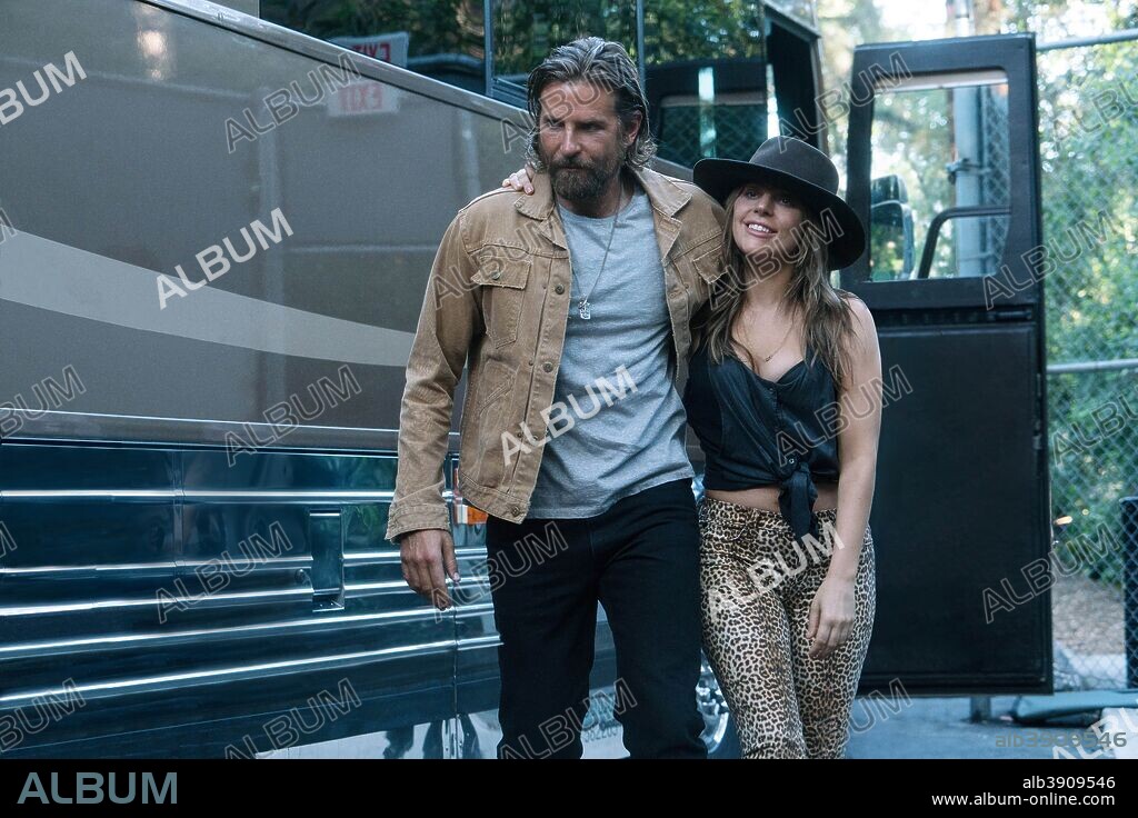 BRADLEY COOPER y LADY GAGA en HA NACIDO UNA ESTRELLA, 2018 (A STAR IS BORN), dirigida por BRADLEY COOPER. Copyright Gerber Pictures/Joint Effort/Live Nation/Malpaso Productions.