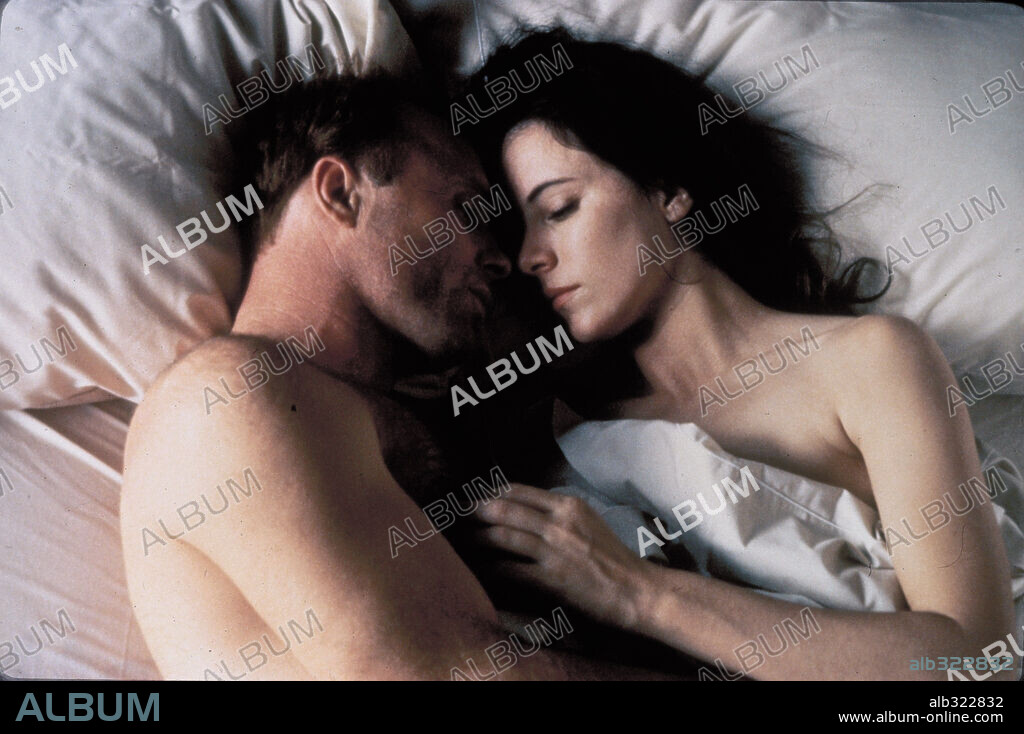 ED HARRIS and MADELEINE STOWE in CHINA MOON, 1994, directed by JOHN BAILEY. Copyright COLUMBIA TRI STAR.