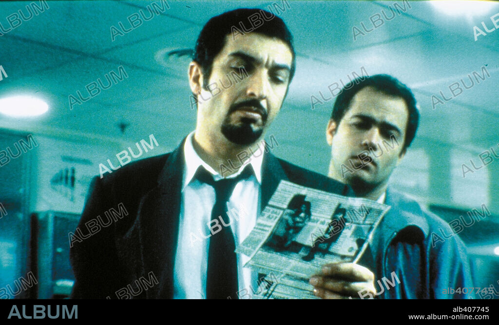 GASTON PAULS and RICARDO DARIN in NINE QUEENS, 2000 (NUEVE REINAS), directed by FABIÁN BIELINSKY. Copyright NAYA FILMS/PATAGONIK FILM GROUP/INDUSTRIAS AUDIOVISUALES ARG.