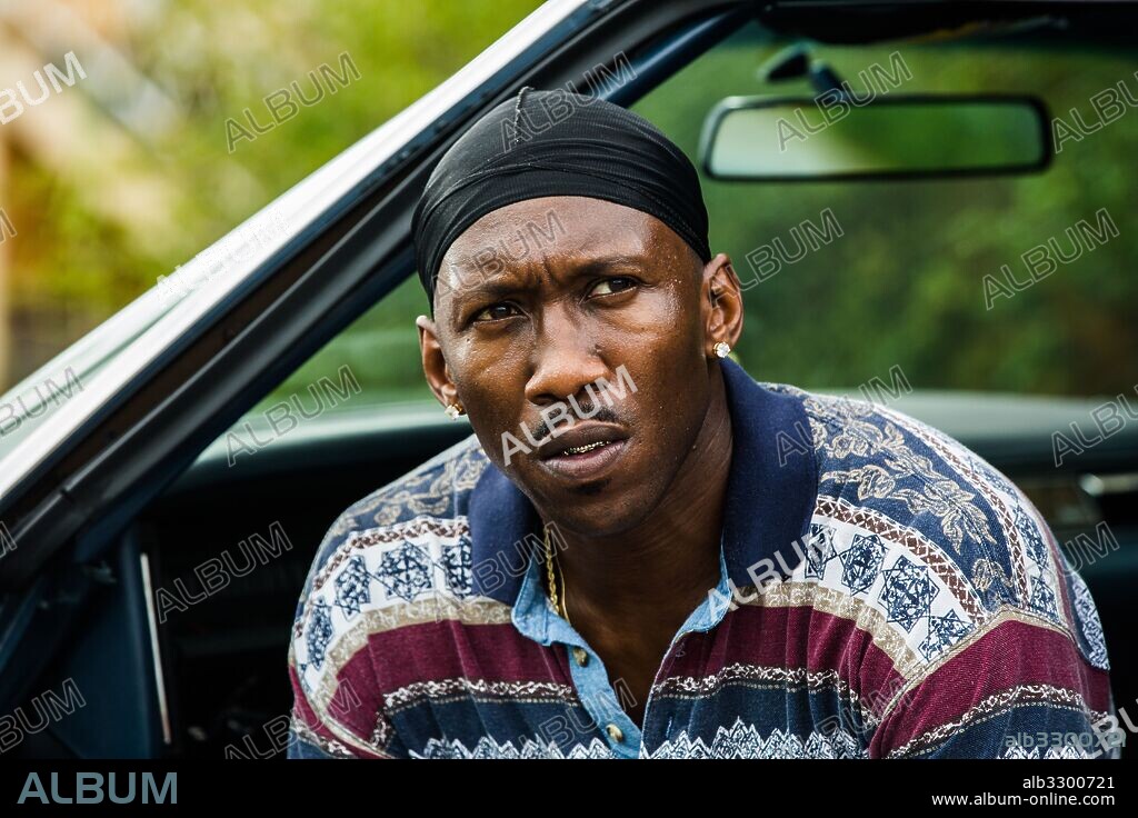 MAHERSHALA ALI en MOONLIGHT, 2016, dirigida por BARRY JENKINS. Copyright A24/PLAN B ENTERTAINMENT.