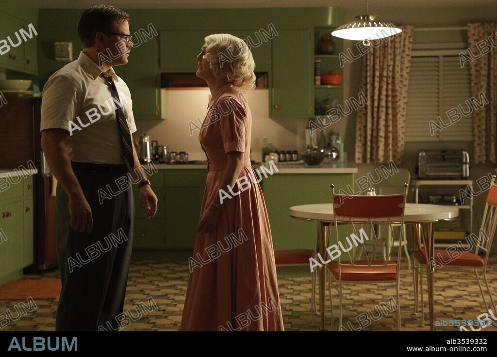 JULIANNE MOORE y MATT DAMON en SUBURBICON, 2017, dirigida por GEORGE CLOONEY. Copyright BLACK BEAR PICTURES.