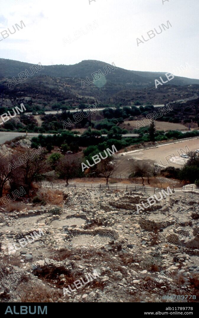 Cyprus: Khirokitia - excavations of settlement of Neolithic round dwellings (tholoi). Choirokoitia is an archaeological site on the island of Cyprus in the Mediterranean Sea, dating from the Neolithic age. It has been listed as a World Heritage Site by UNESCO since 1998. The site is known as one of the most important prehistoric sites of the eastern Mediterranean. The Neolithic preceramic period is represented by the settlement of Khirokitia and about 20 other similar settlements, spread throughout Cyprus. The site was discovered in 1934 by P. Dikaios who carried out six excavations between 1934 and 1946 in the name of the Department of Antiquities. Further excavations were then held in the early 70's but were interrupted by the Turkish invasion of the island. A French mission resumed excavation of the site in 1977. It was occupied from the 7th until the 4th millennia BC. The settlement of Khirokitia is situated on the slope of a hill in the valley of the Maroni River towards the southern coast of the island about 6 km from the sea. ©TopFoto / Fortean.