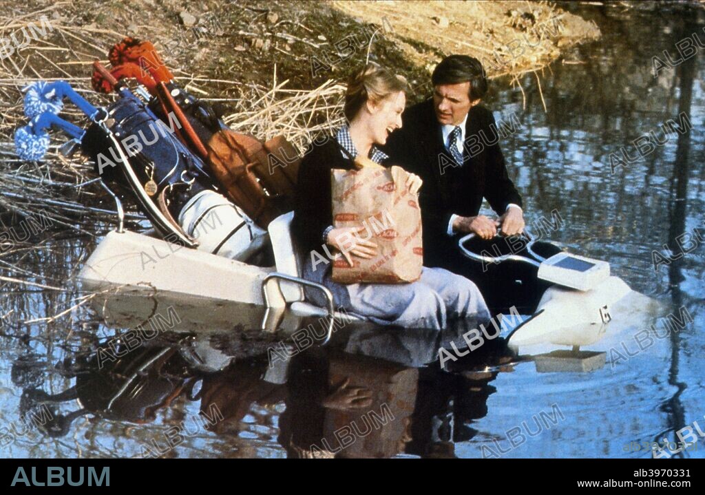 ALAN ALDA and MERYL STREEP in THE SEDUCTION OF JOE TYNAN, 1979, directed by JERRY SCHATZBERG. Copyright UNIVERSAL PICTURES.