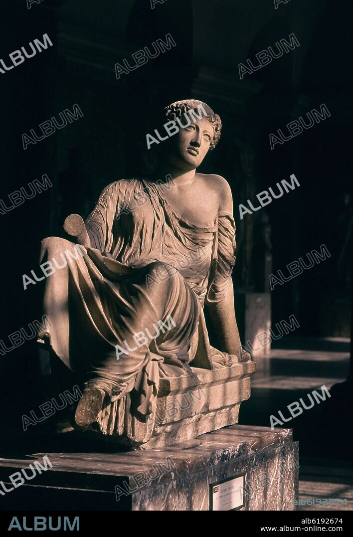 ESCULTURA - MUJER TUMBADA - ARTE ROMANO.