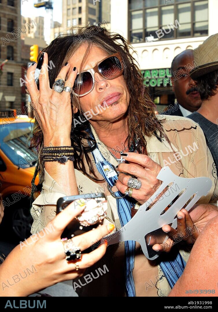 July 24, 2012 - New York City, NY, USA - July 24 2012, New york City Musician Steven Tyler signed autographs for fans as he left a Soho hotel on July 24 2012 in New York City By Line: Curtis Means Sharkpixs Pictures . Sharkpixs Pictures, Inc...tel: 646 769 0430..Email: info@Sharkpixs.com. 24/07/2012