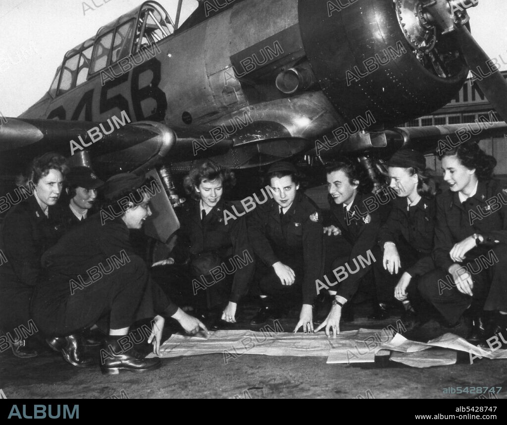 Eight of the ten WASPs stationed at Enid Army Air Base in late 1944 are, from left to right: Evelyn Stewart, Meriem Roby, Harriet Jean Moore, Flora Smith, Lucille Carey, Juner Bellew, Mary Quinlan, and Sylvia Miller, Enid, OK, 11/29/1944. (Photo by US Army Air Force/GG Vintage Images).