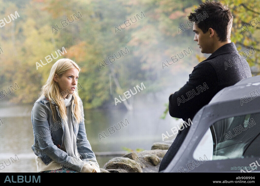 LAURA RAMSEY y STEVEN STRAIT en LA ALIANZA DEL MAL, 2006 (THE COVENANT), dirigida por RENNY HARLIN. Copyright SCREEN GEMS/ALLUMINATION FILMWORKS/COLUMBIA TRISTAR FILMS / WENK, JONATHAN.