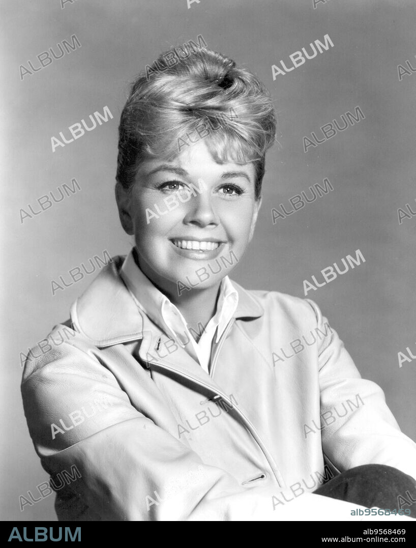 DORIS DAY in PLEASE DON'T EAT THE DAISIES, 1960, directed by CHARLES WALTERS. Copyright M.G.M.