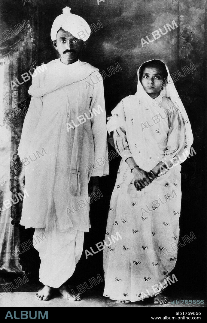 Gandhi and his wife. The Mahatma Gandhi posing next to his wife Kasturba. India, 1915.