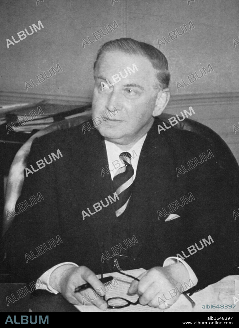 Edward Victor Appleton (1892-1965) English physicist. Nobel prize for physics 1947 for work on ionosphere (Appleton layer).