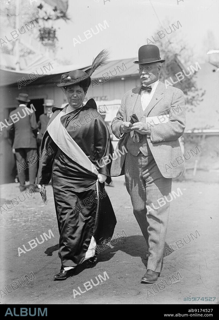 HARRIS & EWING. Scott, Mrs. Hugh L., Scott, Hugh L. Major General, U.S.A., Chief of Staff - Horse Show, 1915.