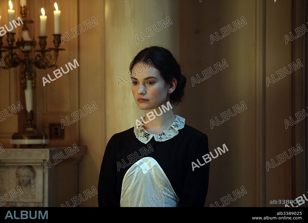 LILY JAMES en EL ULTIMO BESO DEL KAISER, 2016 (THE EXCEPTION), dirigida por DAVID LEVEAUX. Copyright EGOLI TOSSELL FILM.