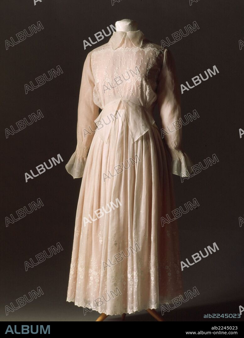 Vestido femenino, 1915.