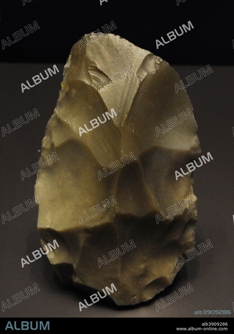 Hendedor. Paleolítico. Arenero Hermanos (Terrazas del Manzanares, Madrid). Museo Arqueológico Nacional. Madrid. España.