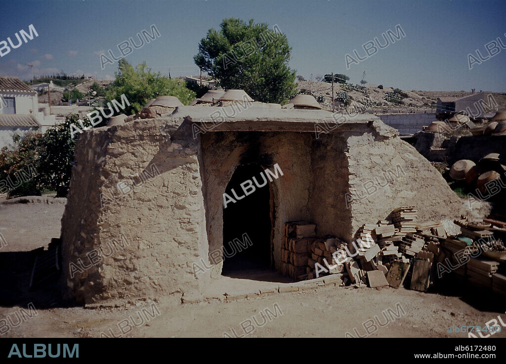 HORNO ARABE PARA COCER.