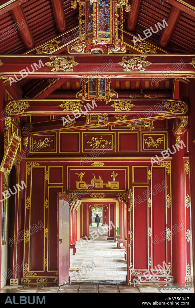 Wooden covered walkways in the Hue Imperial City (Citadel), UNESCO World Heritage Site, Vietnam, Indochina, Southeast Asia, Asia.